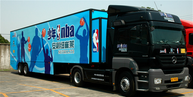 安利巡展車